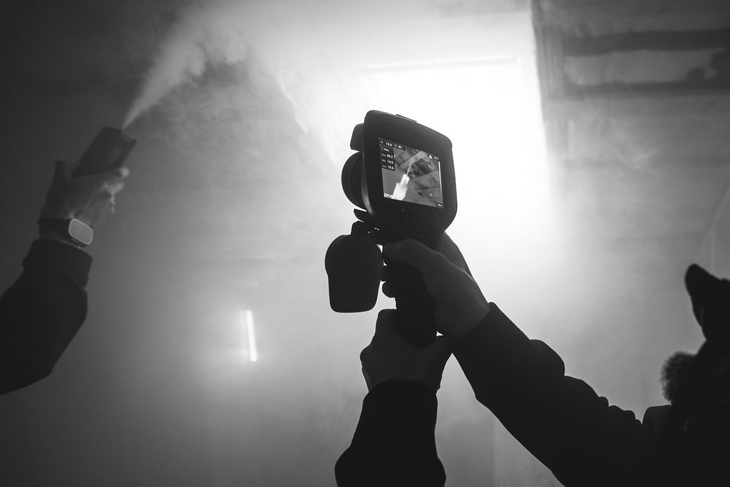 Användning av termokamera för att mäta luftläckage under tätighetsprovning i Örebro